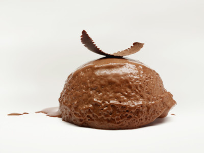 黑巧克力慕斯 和可可豆酥饼